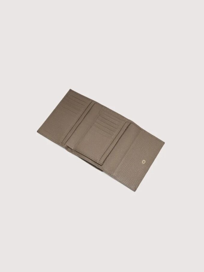 Metallic Medium Metallic Medium